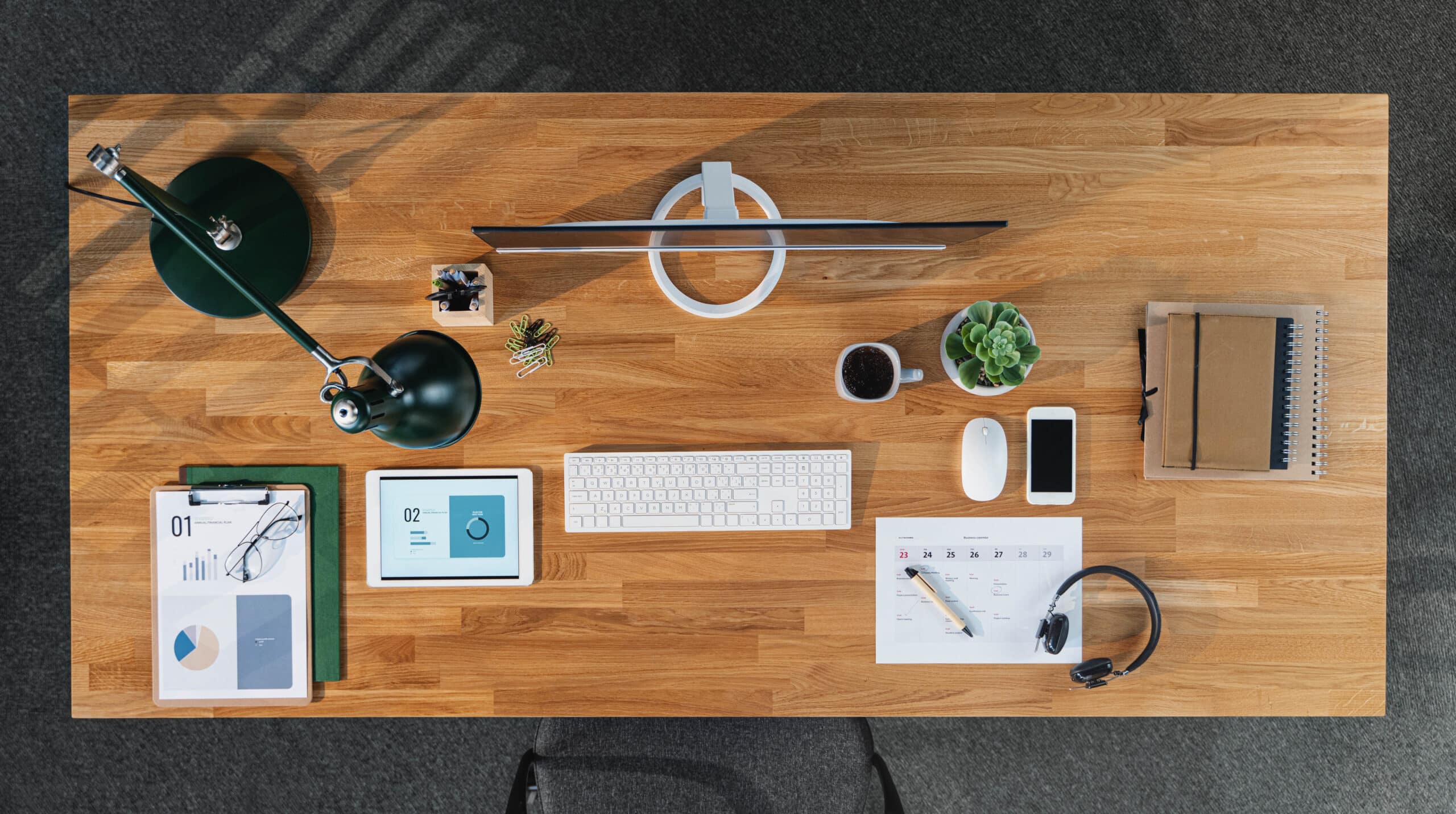 Quel plateau en bois choisir pour son bureau design et fonctionnel